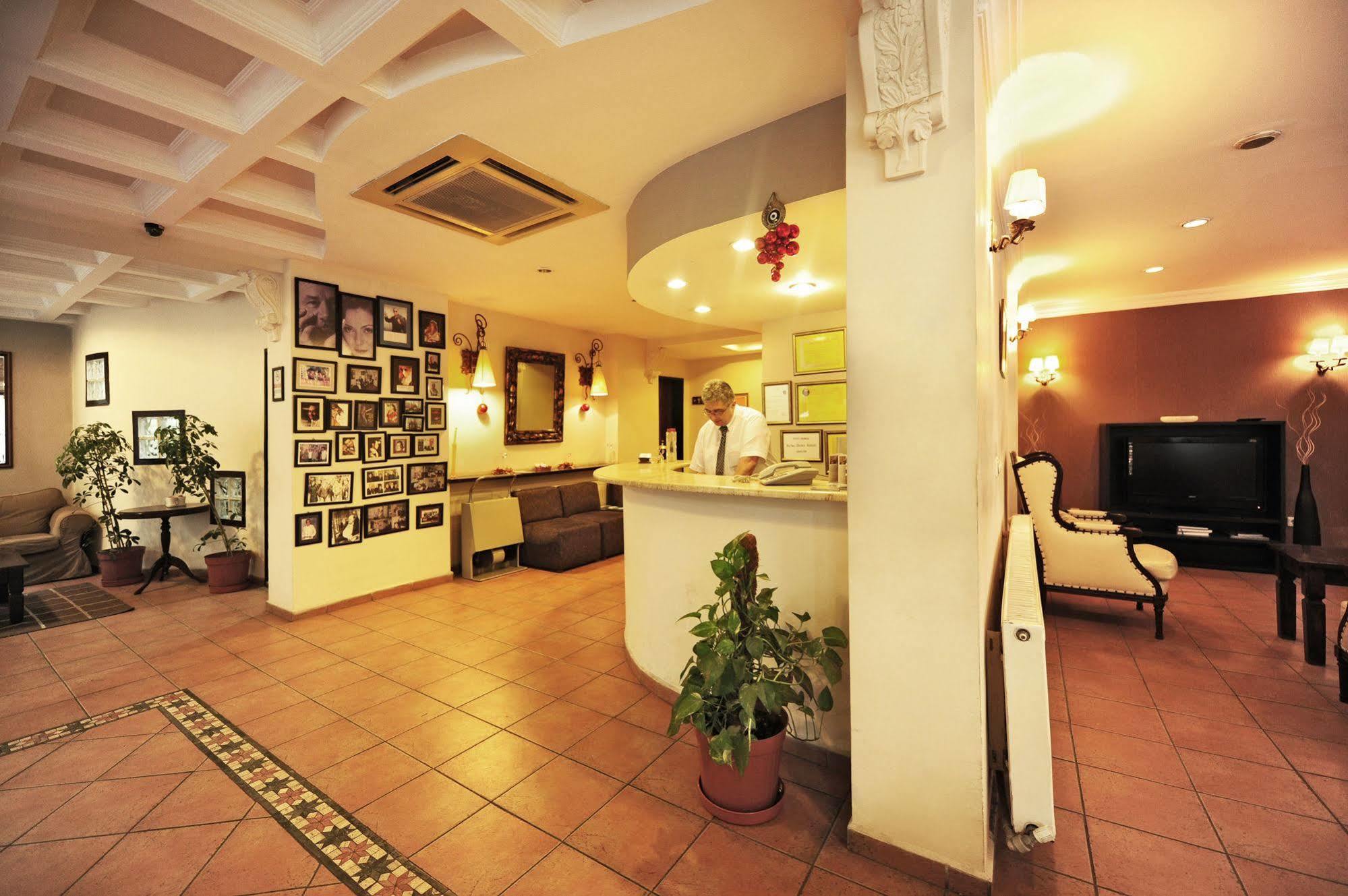 Uestuen Hotel Alsancak Σμύρνη Εξωτερικό φωτογραφία