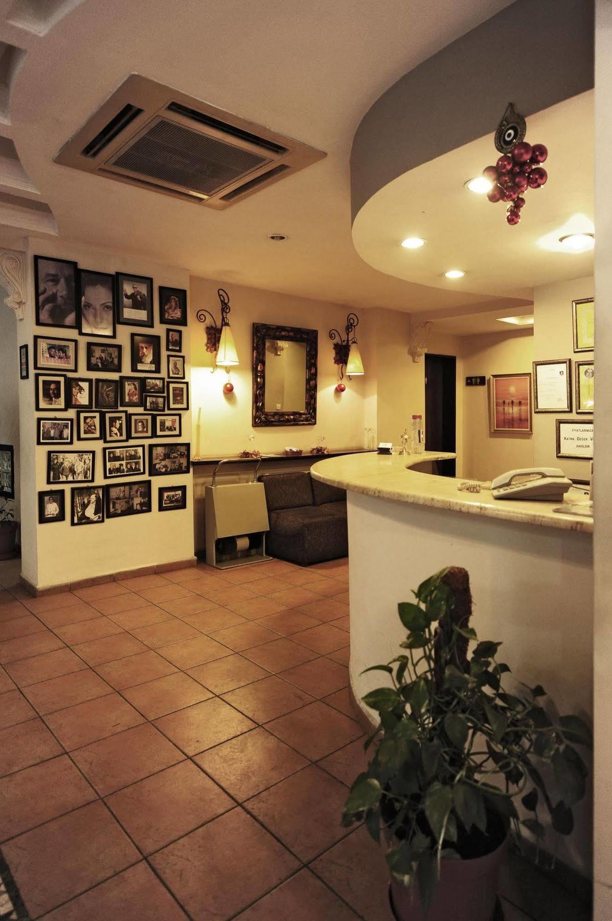 Uestuen Hotel Alsancak Σμύρνη Εξωτερικό φωτογραφία